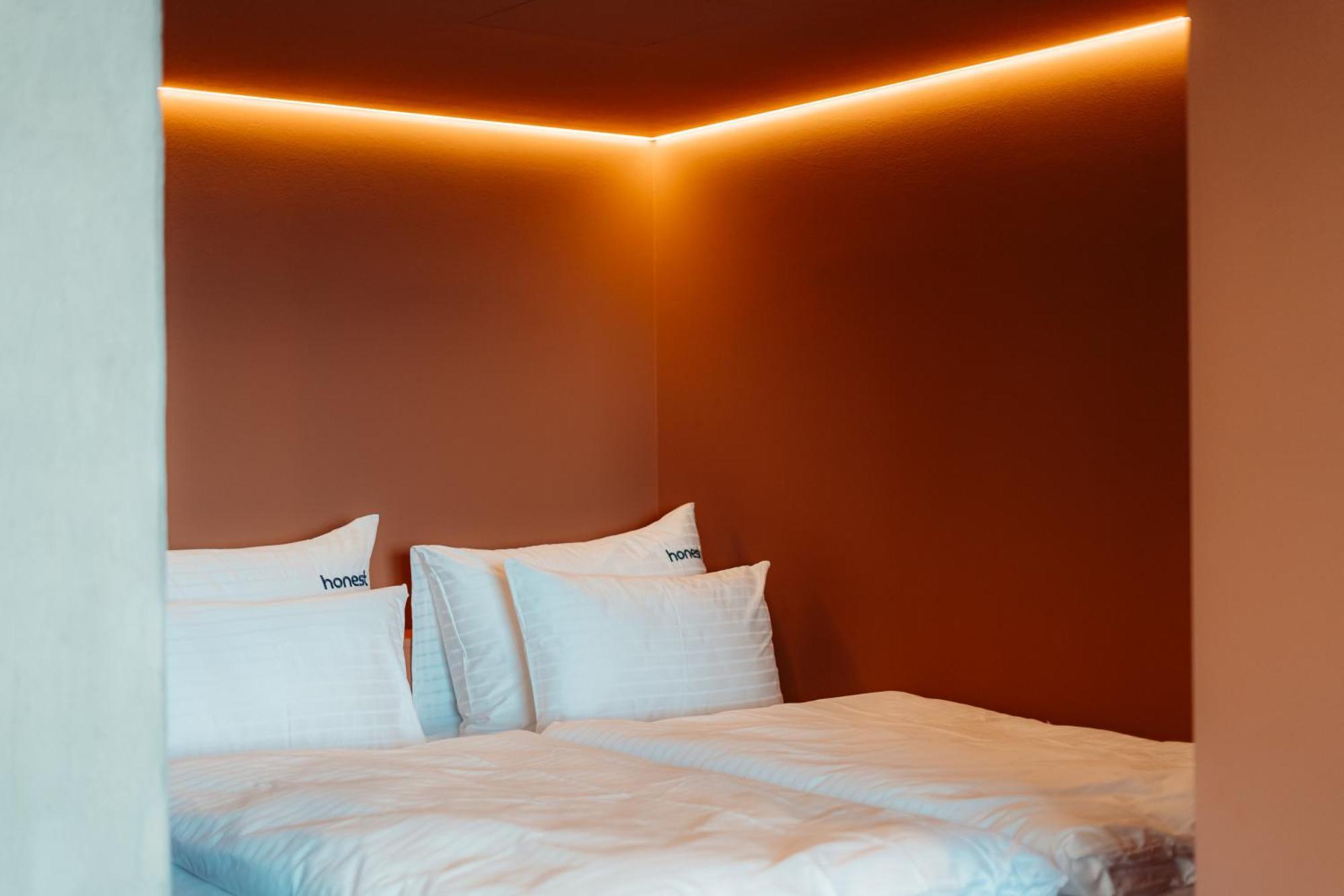 Honest Ricany Chambre photo